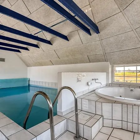 度假居 Poolhus Med Kun 100m Til Vesterhavet Sj80 哈博尔